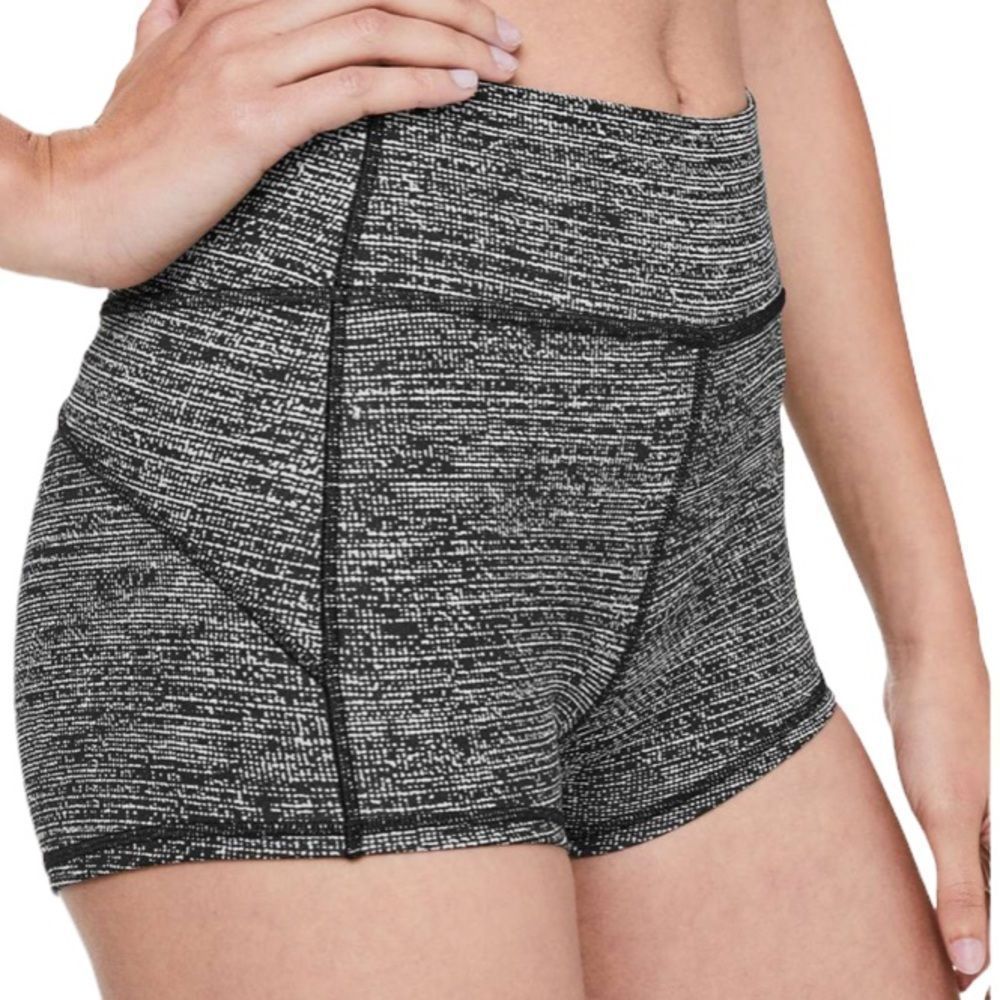 EUC Lululemon In Movement Shorts 4 Everlux 2.5” Black